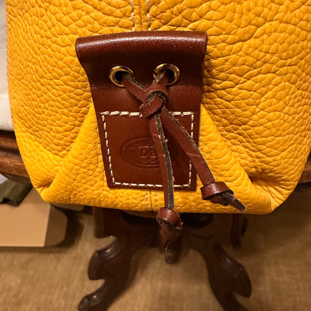 Dooney & Bourke Mustard Yellow Leather Shoulder Bag - like new! - Picture 5 of 13